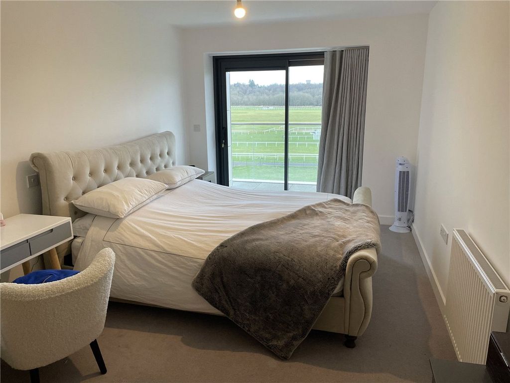Additional image 5 of 2 bed flat to rentKingman Way, Newbury, Berkshire RG14