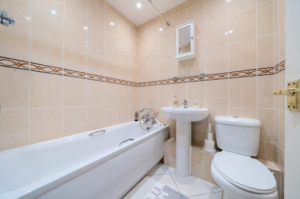 Additional image 7 of 2 bed maisonette to rentRedfield Court, Newbury RG14