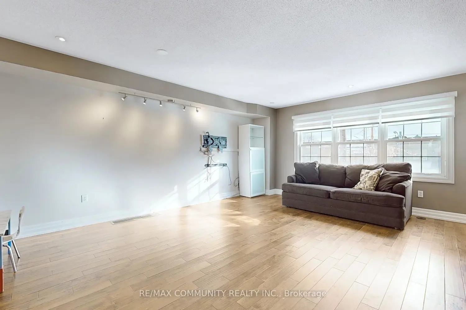 Additional image 5 of 3030 Lakeshore Boulevard 8