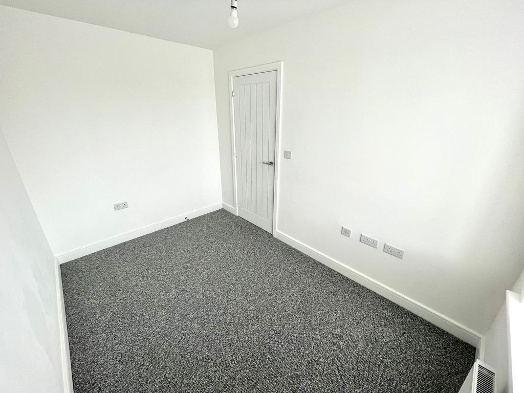 Additional image 15 of 4 bed property to rentFfordd Darwin, Barry CF63