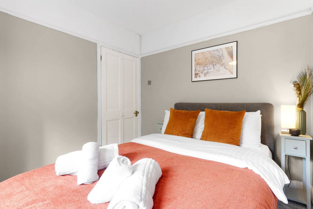 Additional image 8 of 5 bed detached house to rentMarlow Hill, High Wycombe HP11