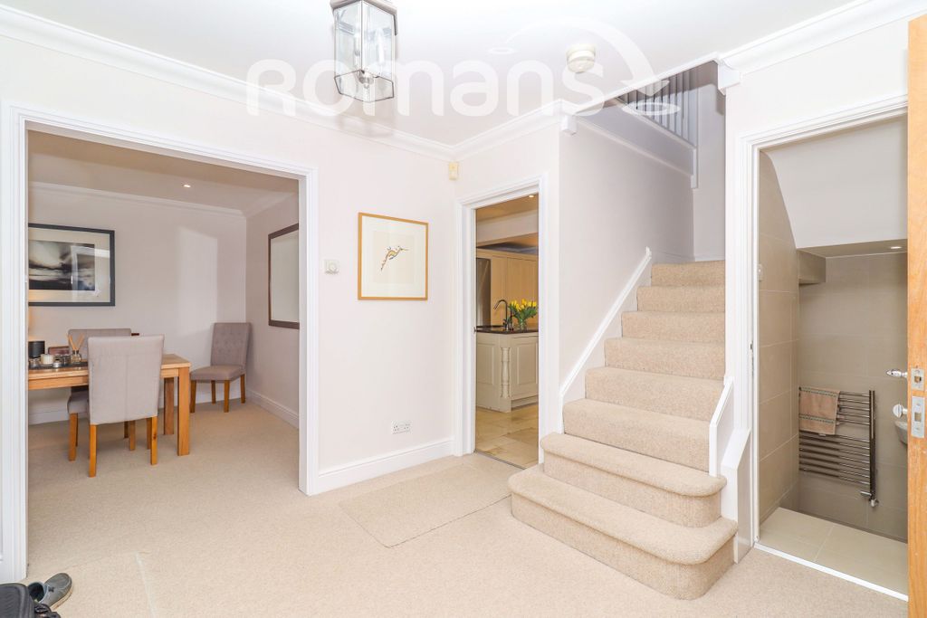 Additional image 10 of 5 bed detached house to rentSouth Park Crescent, Gerrards Cross SL9