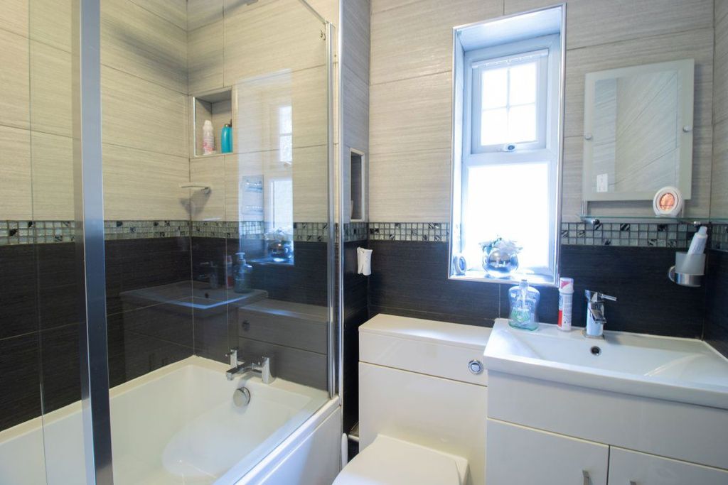 Additional image 3 of 4 bed property to rent14 Coed Gelli Park, Cwmgelli, Blackwood NP12