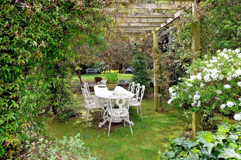 Additional image 14 of 6 bed detached house to rentKennel Avenue, Ascot, Berkshire SL5