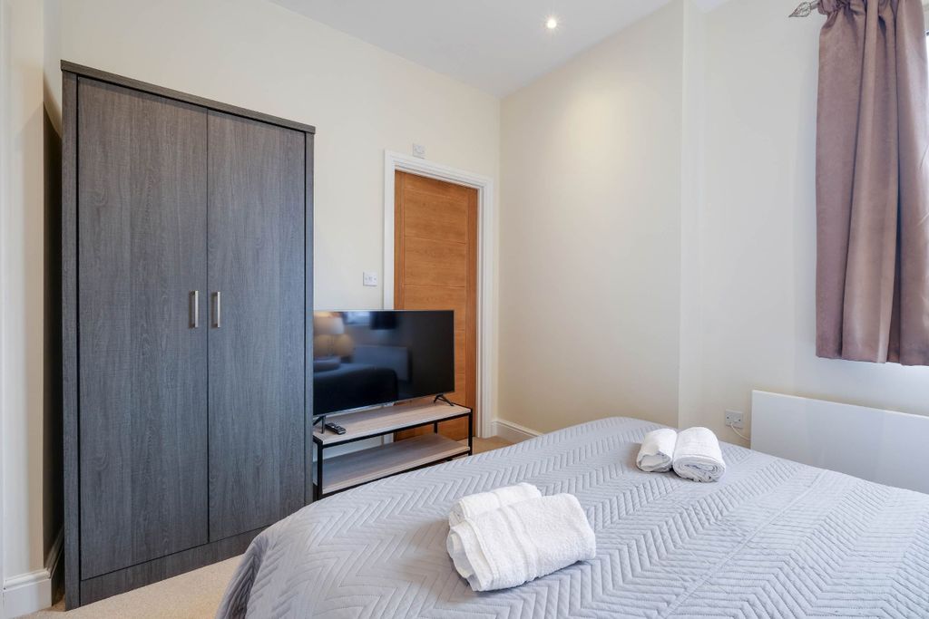 Additional image 9 of 2 bed flat to rentQueen Street, Maidenhead SL6