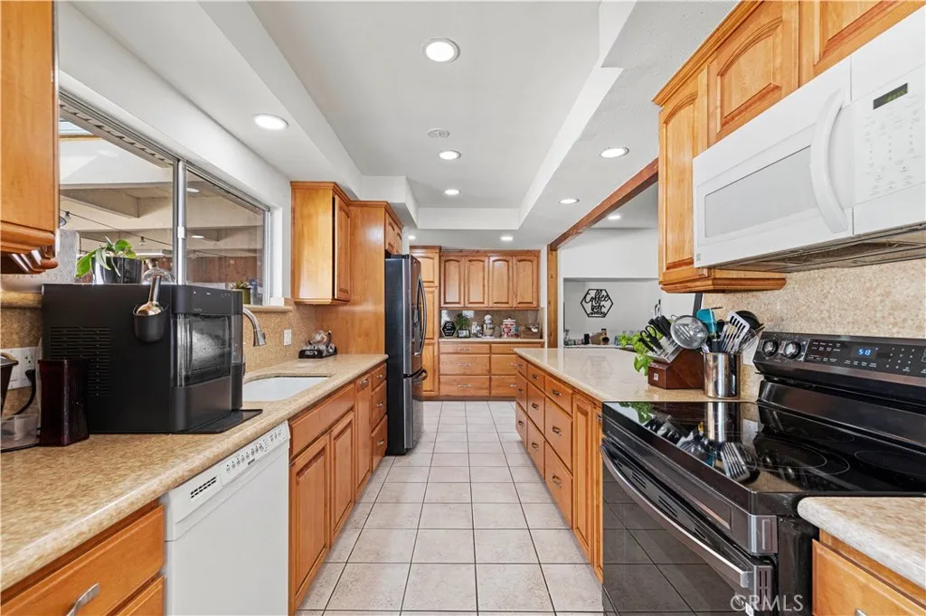 Additional image 37 of 18229 Strathern Street, Reseda, CA 91335