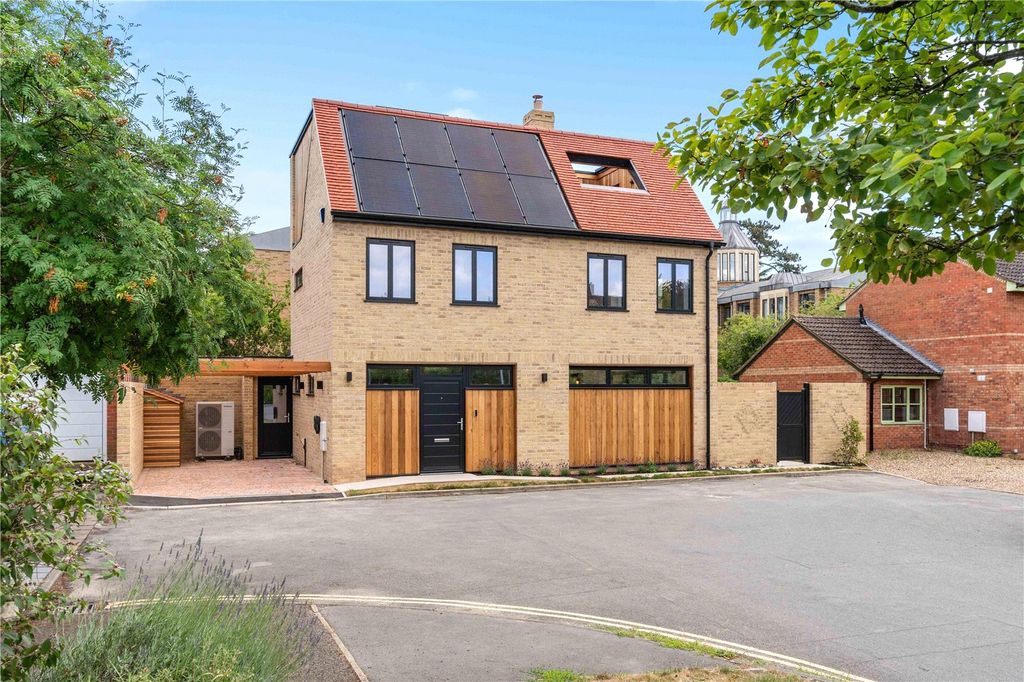 4 bed detached house to rentPearce Close, Cambridge, Cambridgeshire CB3