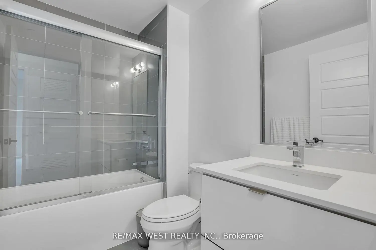 Additional image 5 of 415 Sea Ray Avenue G39