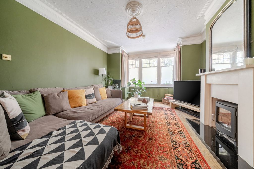 Additional image 2 of 4 bed semi-detached house to rentKings Road, Ascot SL5