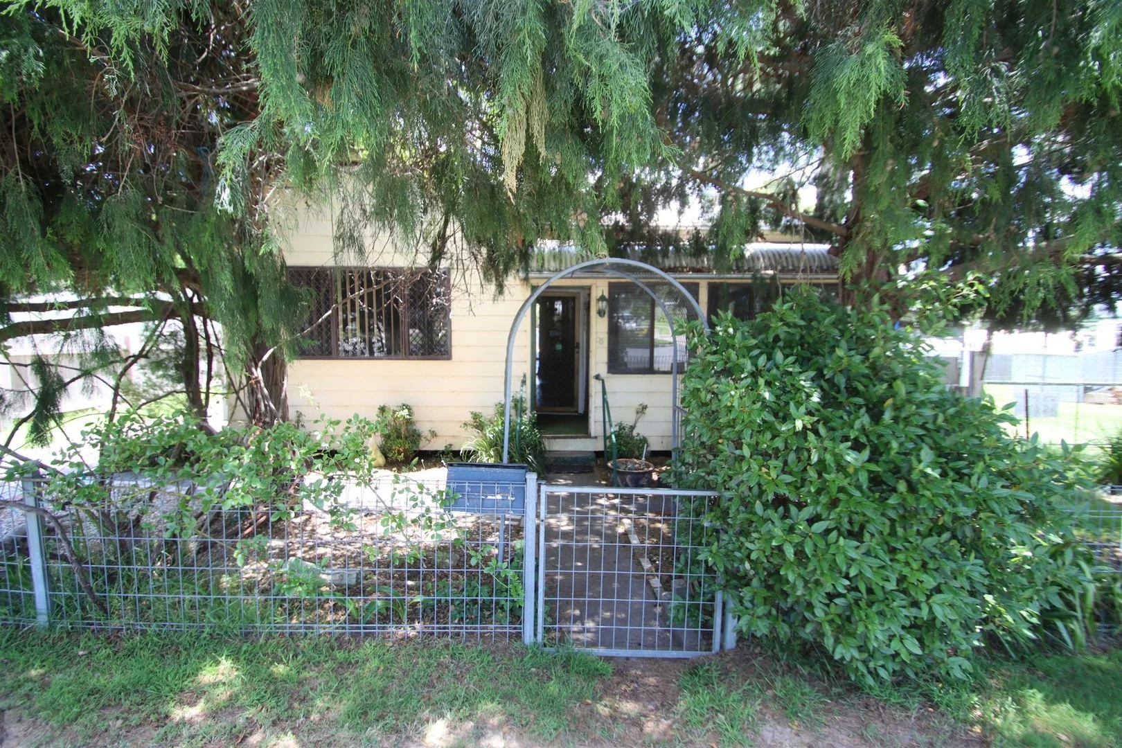 24 Molesworth Street, Tenterfield NSW 2372