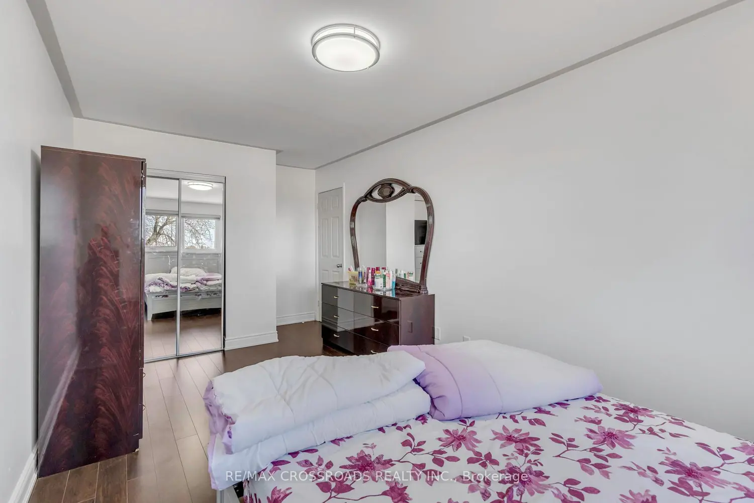 Additional image 13 of 7450 Darcel Avenue 12