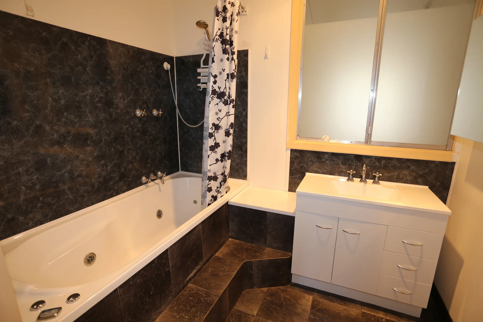 Additional image 5 of 4 George Cowcill St, Kambalda East WA 6442