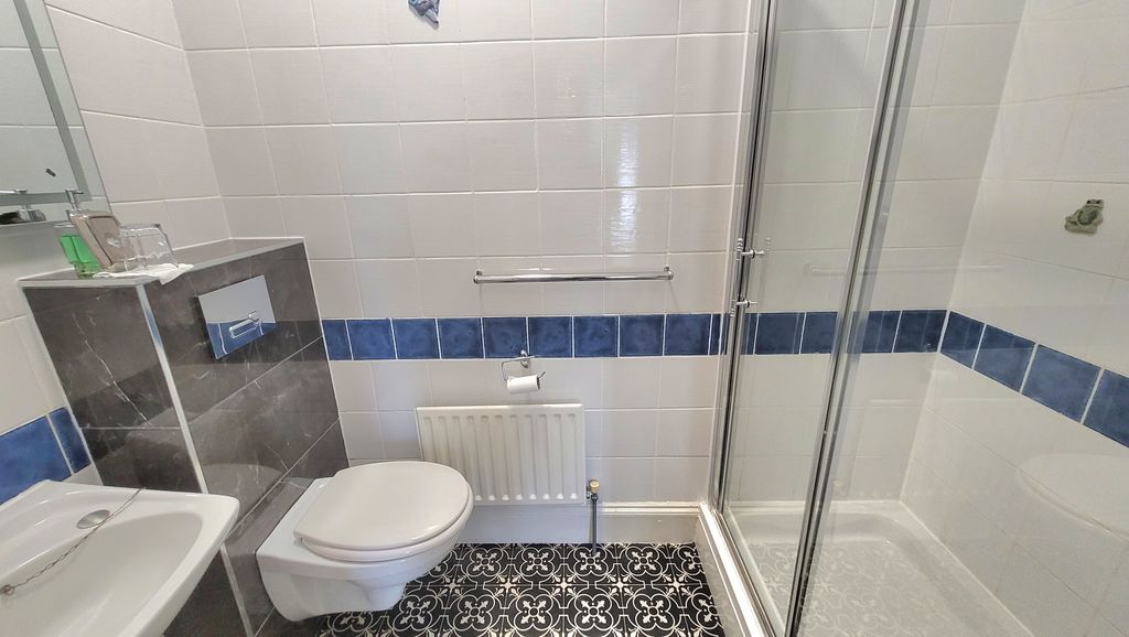 Additional image 5 of 6 bed shared accommodation to rentEdgcumbe Gardens, Newquay TR7