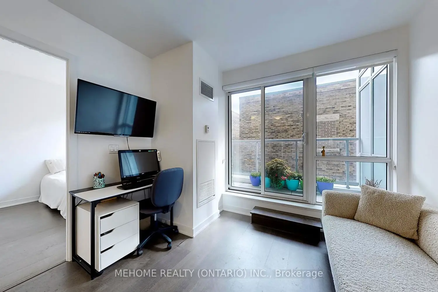 Additional image 7 of 501 St Clair Avenue 204