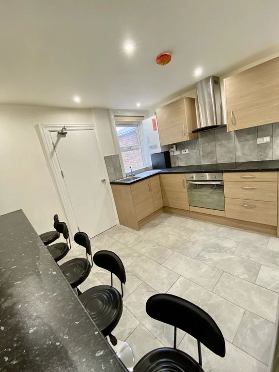 5 bed shared accommodation to rentHighcrown Street, Southampton SO17 photo 5