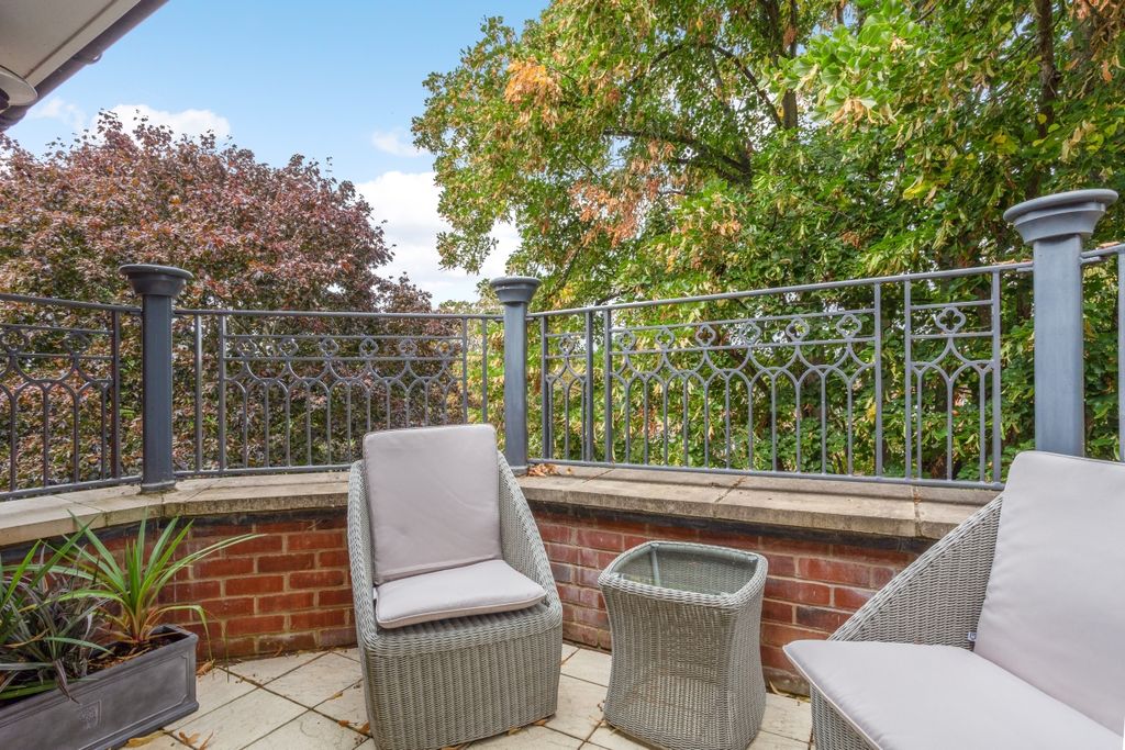 Additional image 14 of 2 bed flat to rentWindsor Court, Marlow SL7