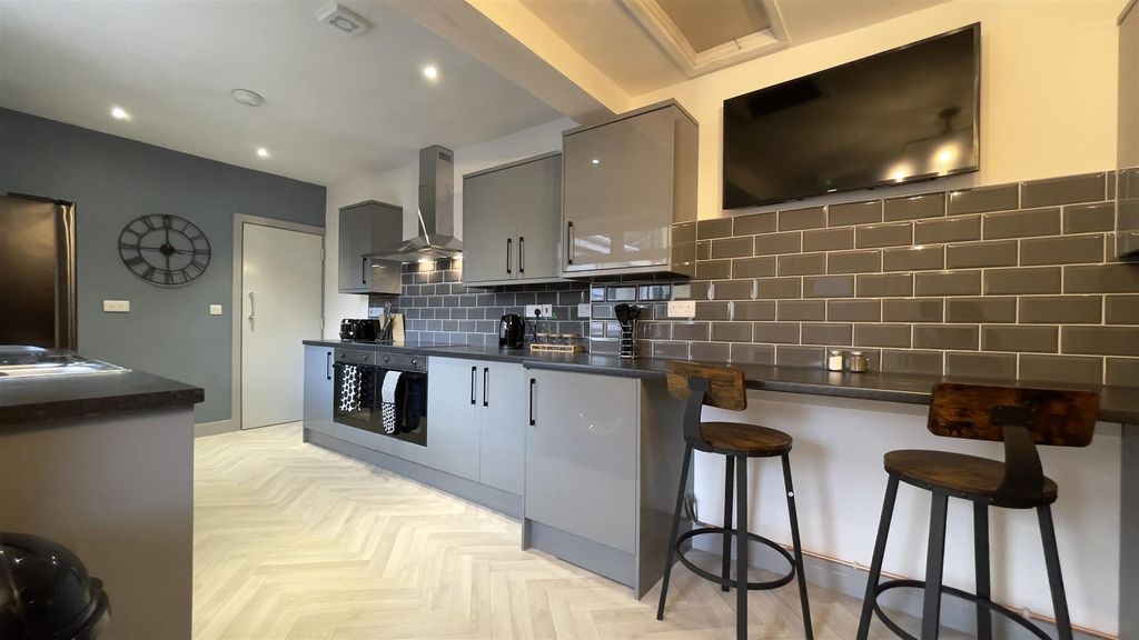Additional image 18 of 6 bed terraced house to rentHanover Street, Newcastle ST5