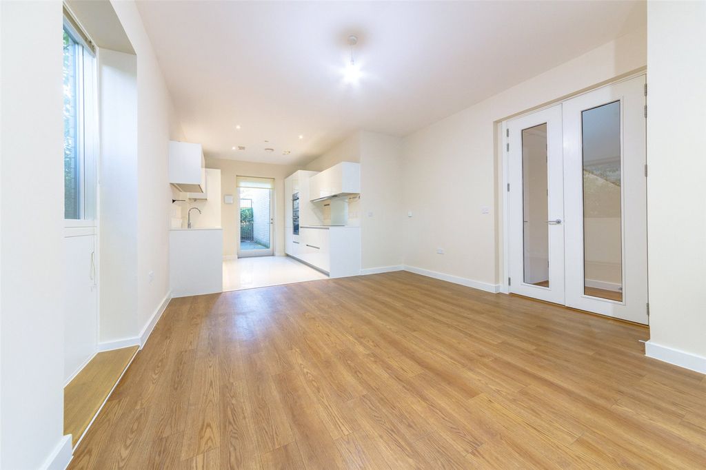 Additional image 3 of 4 bed terraced house to rentForbes Close, Trumpington, Cambridge CB2