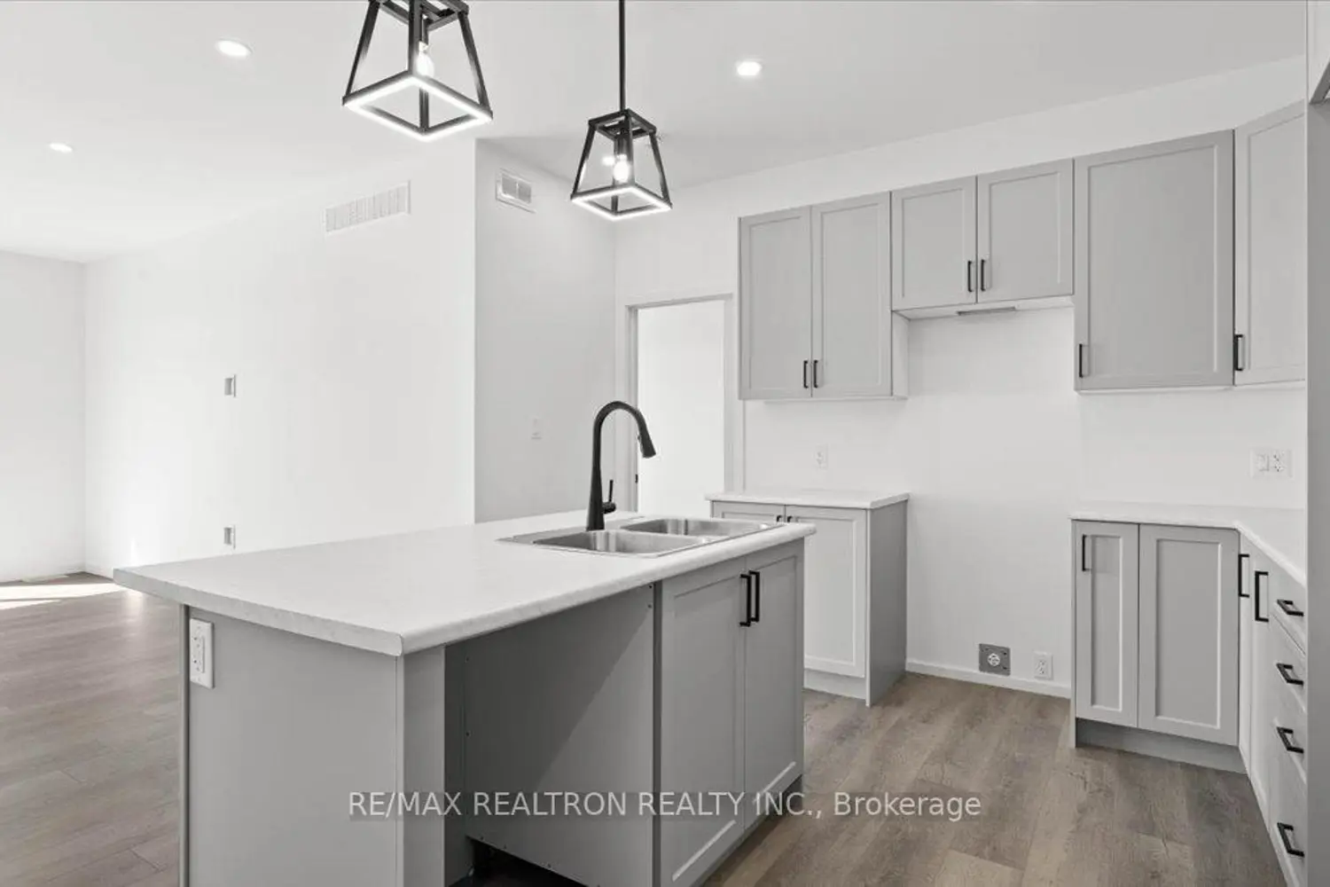 Additional image 16 of 11 Summit Crescent