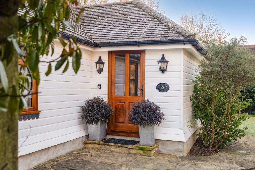 Additional image 10 of 2 bed cottage to rentKerves Lane, Horsham RH13