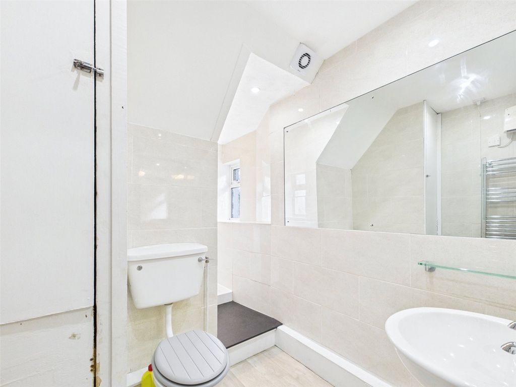 Additional image 6 of 2 bed flat to rentTrebetherick, Wadebridge, Cornwall PL27