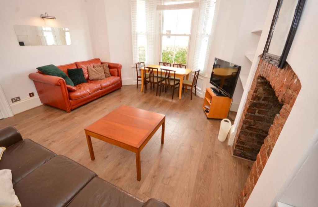 6 bed shared accommodation to rentMistletoe Road, Newcastle Upon Tyne NE2 photo 2