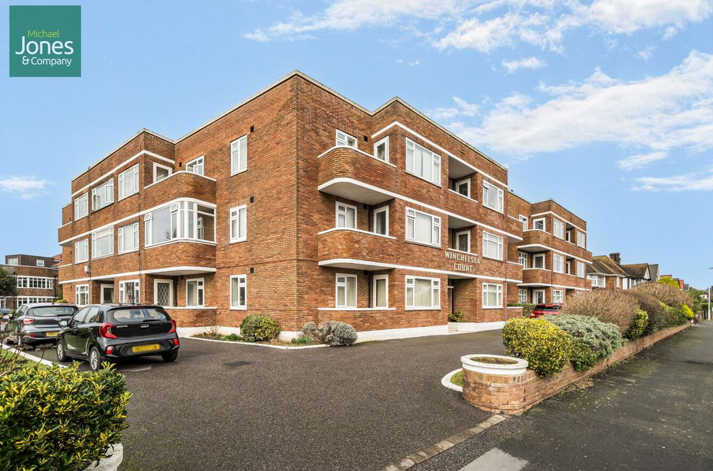 Additional image 2 of 2 bed flat to rentWinchelsea Gardens, Worthing, West Sussex BN11