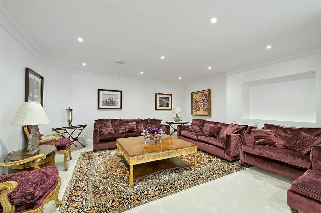 Additional image 10 of 7 bed detached house to rentDukes Kiln Drive, Gerrards Cross, Buckinghamshire SL9