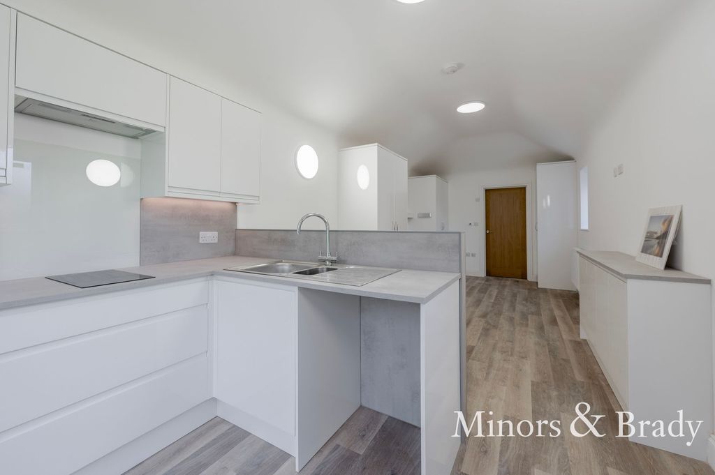 Additional image 19 of 5 bed detached bungalow to rentYarmouth Road, Lowestoft NR32