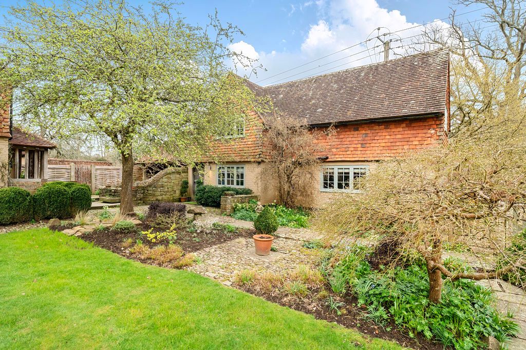 Additional image 18 of 1 bed detached house to rentPickhurst Road, Godalming GU8