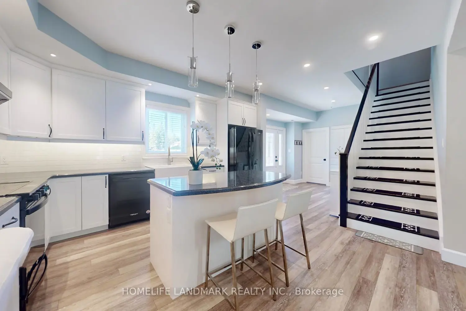 Additional image 4 of 208 Lakeshore Drive