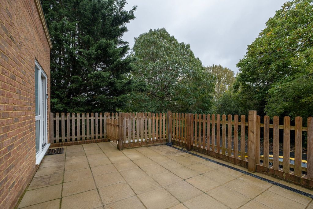 Additional image 27 of 2 bed flat to rentWest Wycombe Road, High Wycombe HP12
