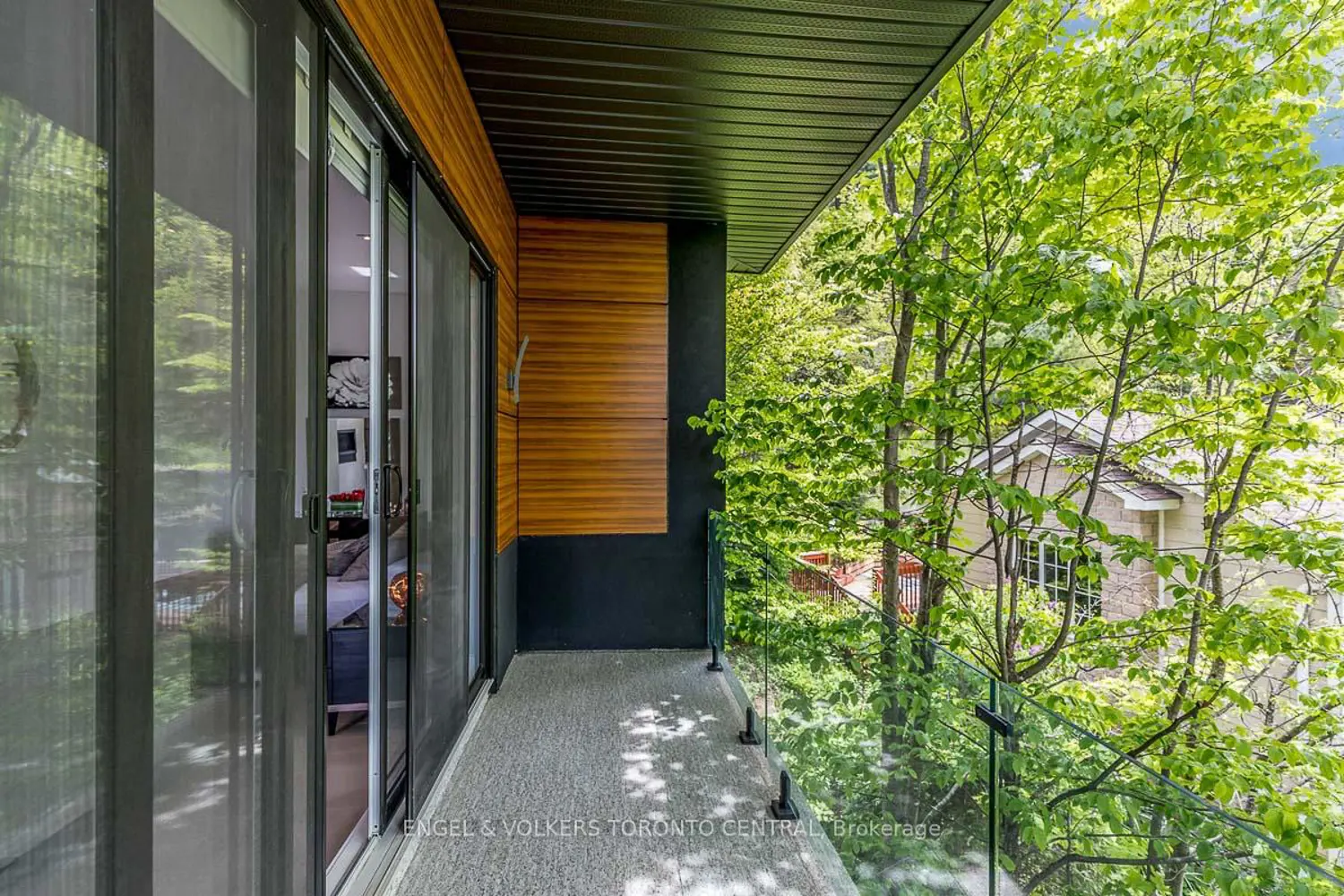 Additional image 12 of 16 Valleycrest Drive