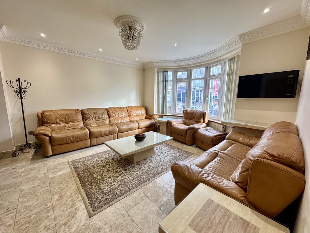 8 bed terraced house to rentDunstable Road, Bedfordshire LU4