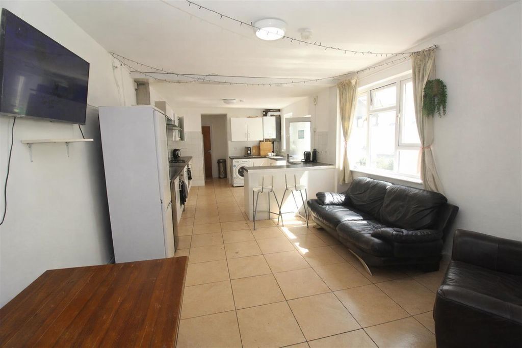 7 bed property to rentRuthin Gardens, Cathays, Cardiff CF24