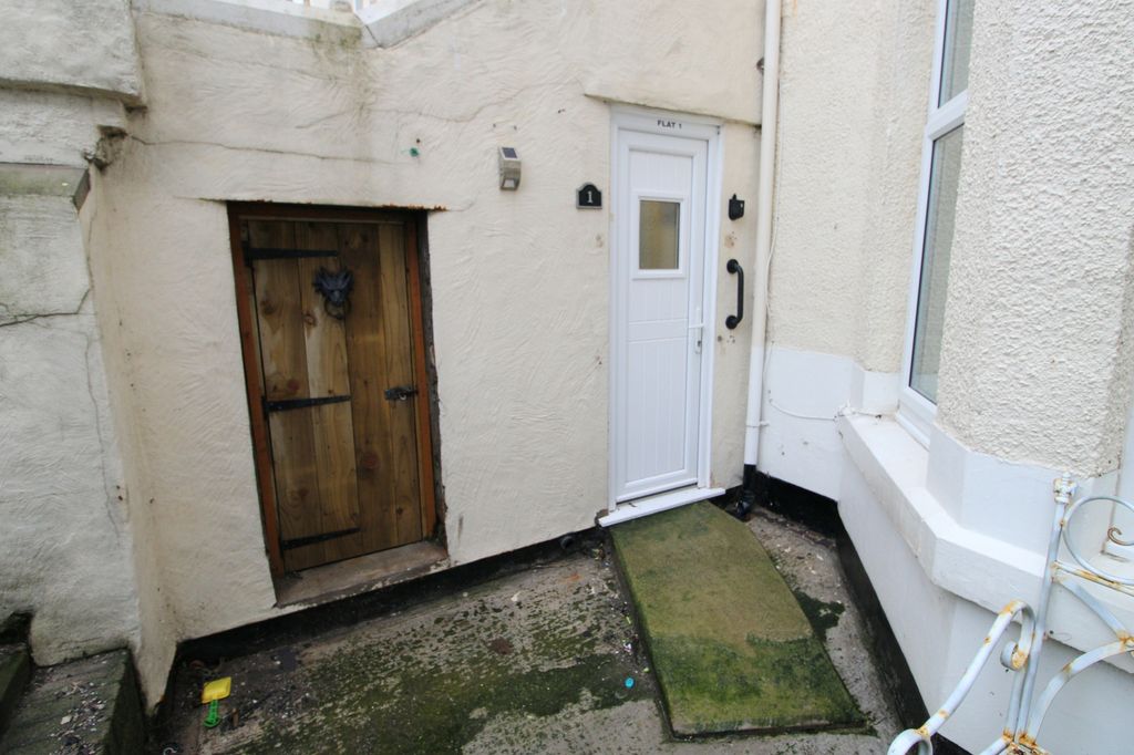Additional image 3 of 1 bed flat to rentGlan Y Don Ltd, 39 East Parade, Rhyl, Denbighshire LL18