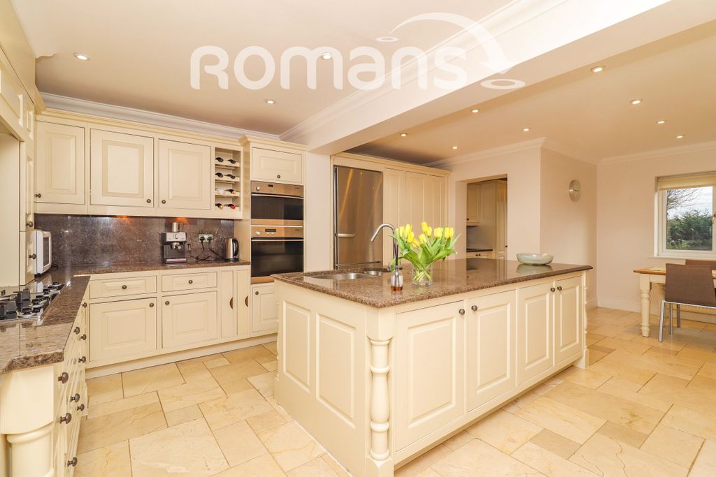 Additional image 2 of 5 bed detached house to rentSouth Park Crescent, Gerrards Cross SL9