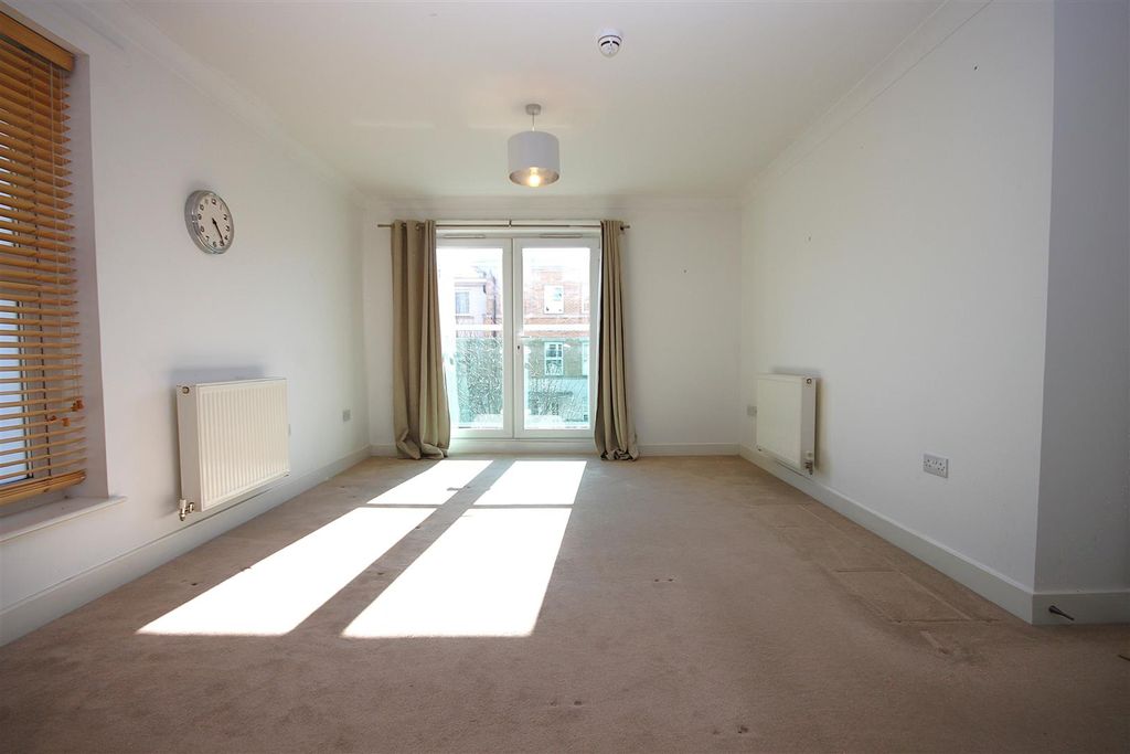 Additional image 5 of 2 bed flat to rentHighbury Drive, Leatherhead KT22