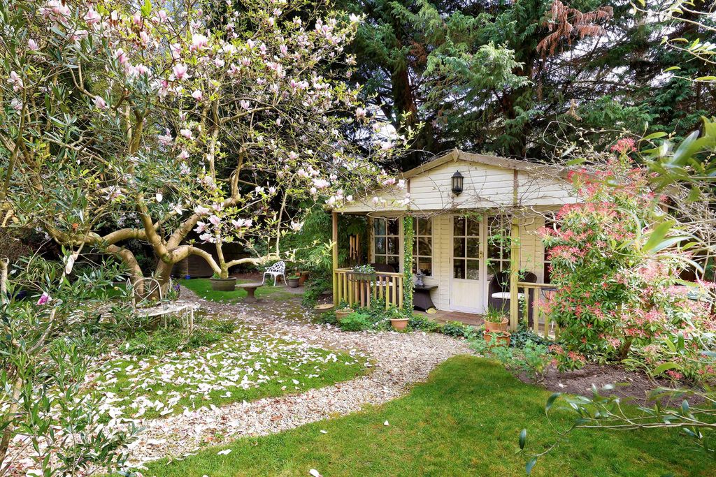 Additional image 17 of 6 bed detached house to rentKennel Avenue, Ascot, Berkshire SL5
