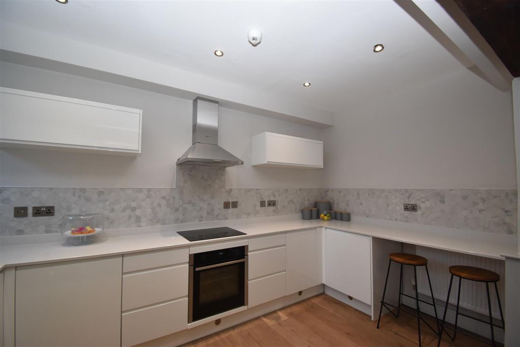 Additional image 4 of 2 bed flat to rentClarendon Crescent, Leamington Spa CV32