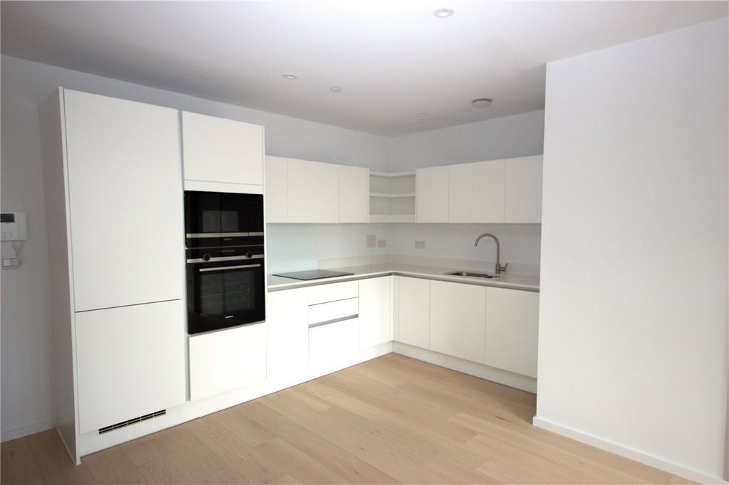 Additional image 4 of 2 bed flat to rentRunway Avenue, Patchway, Bristol, South Gloucestershire BS34