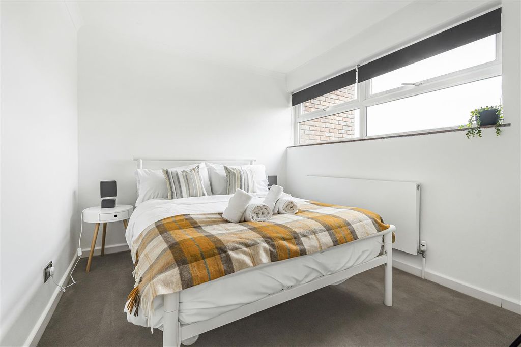 Additional image 20 of 4 bed town house to rentSt. Marks Court, Cambridge CB3