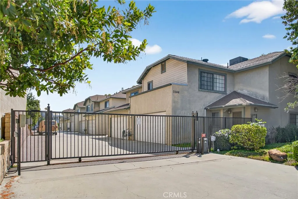 Additional image 2 of 7046 De Celis Place Unit 7, Lake Balboa, CA 91406