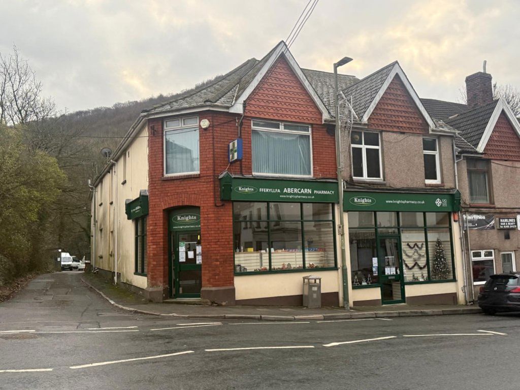2 bed flat to rent1A Victoria Buildings, High Street, Abercarn NP11