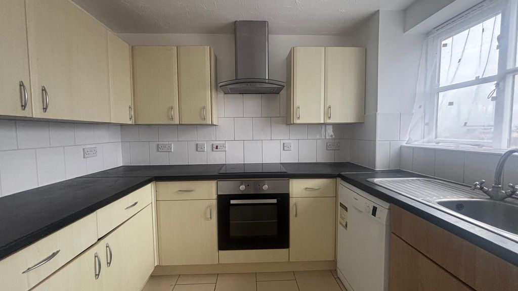 Additional image 6 of 2 bed flat to rentLovegrove Drive, Slough, Berkshire SL2