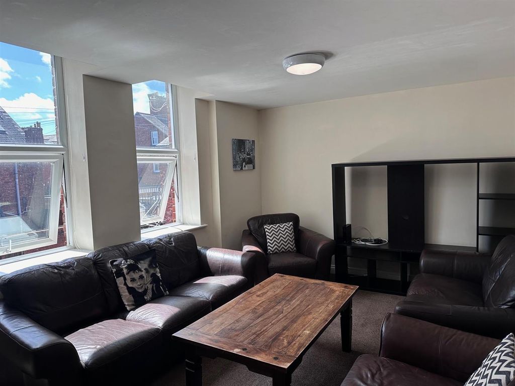 6 bed shared accommodation to rentLavender Gardens, West Jesmond, Newcastle Upon Tyne NE2 photo 3