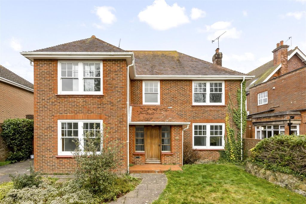 4 bed detached house to rentBeccles Road, Worthing BN11