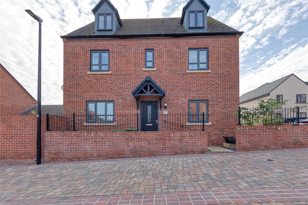 5 bed detached house to rentMonastery Close, Lawley Village, Telford, Shropshire TF4