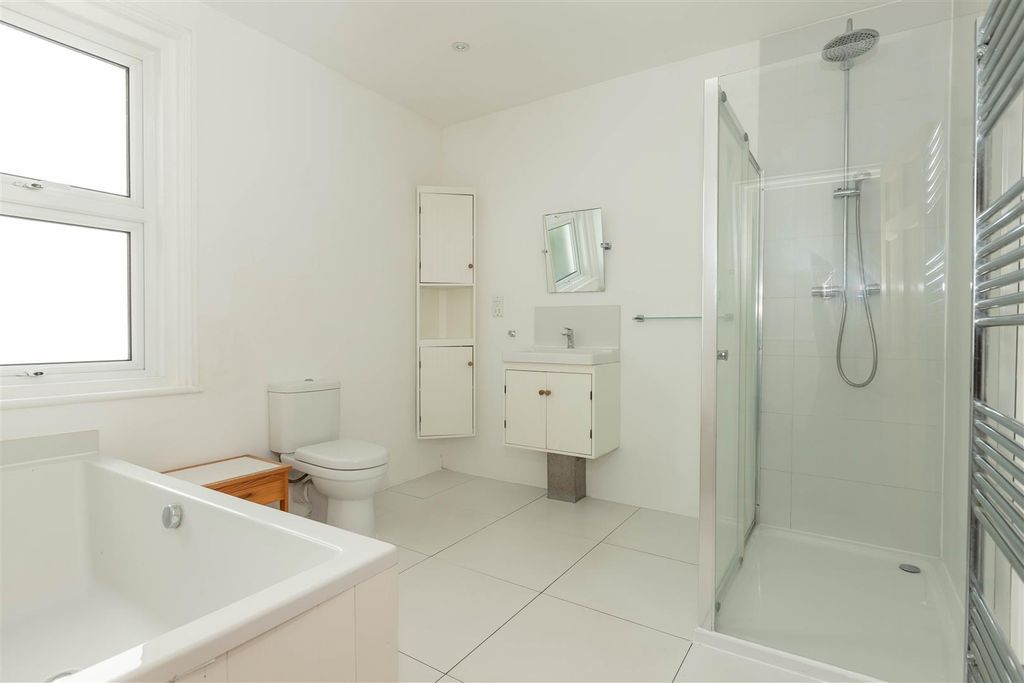 Additional image 2 of 3 bed maisonette to rentWestern Row, Worthing BN11