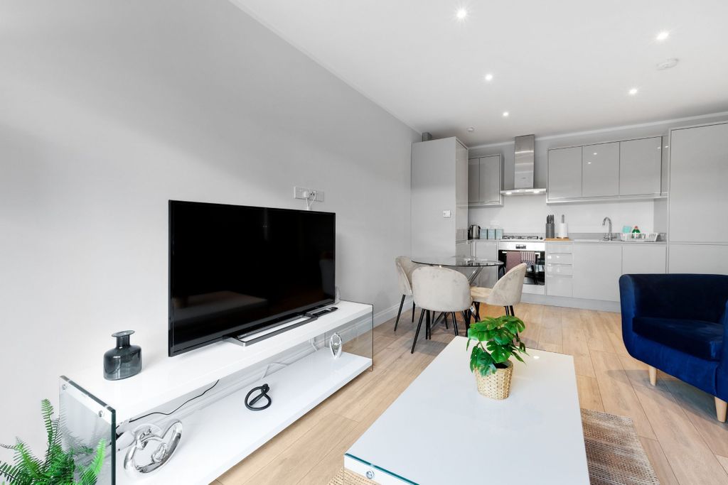 Additional image 5 of 2 bed flat to rentWest Wycombe Road, High Wycombe HP12